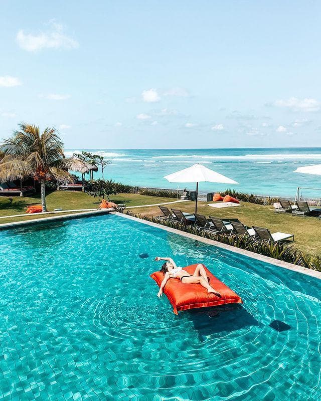 Roosterfish Beach Club