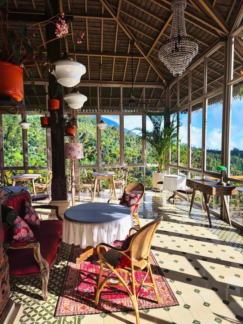 The Little Hill Terrace