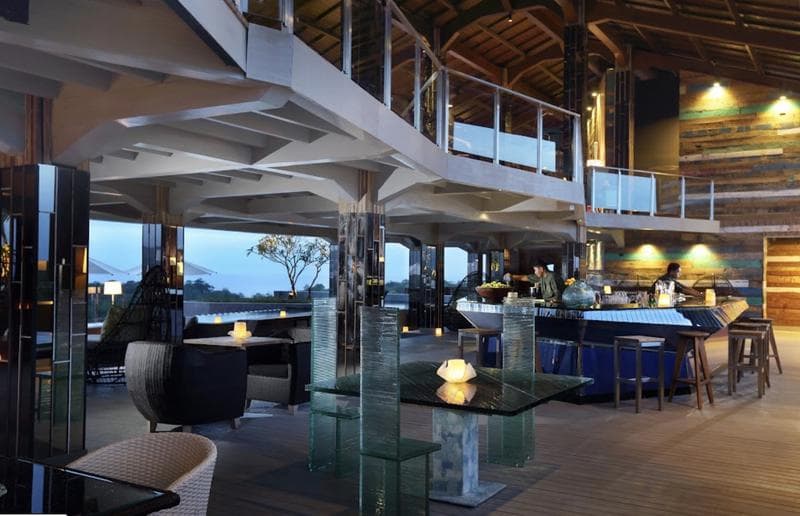 UNIQUE Rooftop Bar & Restaurant