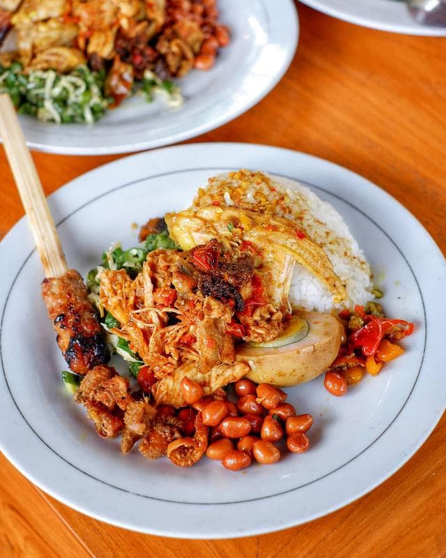 Nasi Ayam Kedewatan Bu Mangku