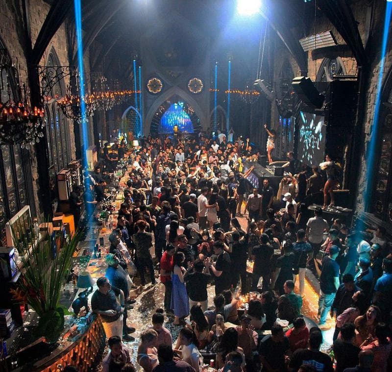 Mirror Lounge & Club