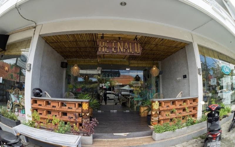He'enalu Cafe & Resto