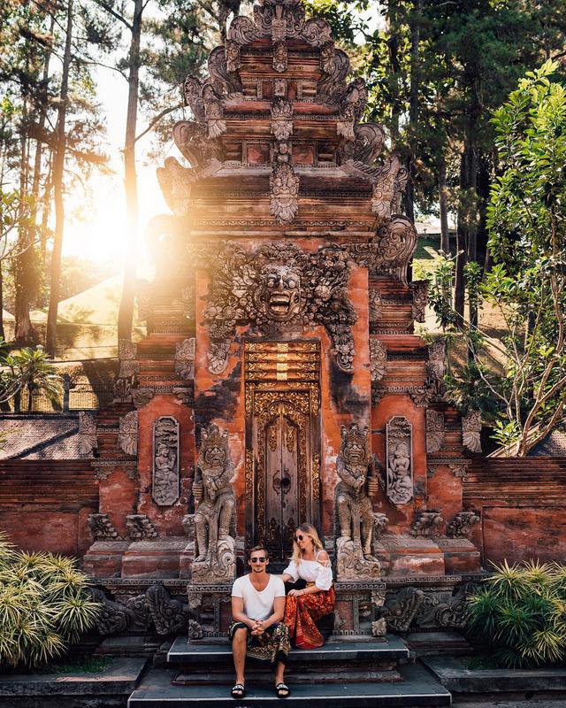 Basic Rules In Visiting A Temple - Photo by @stefanfaullend