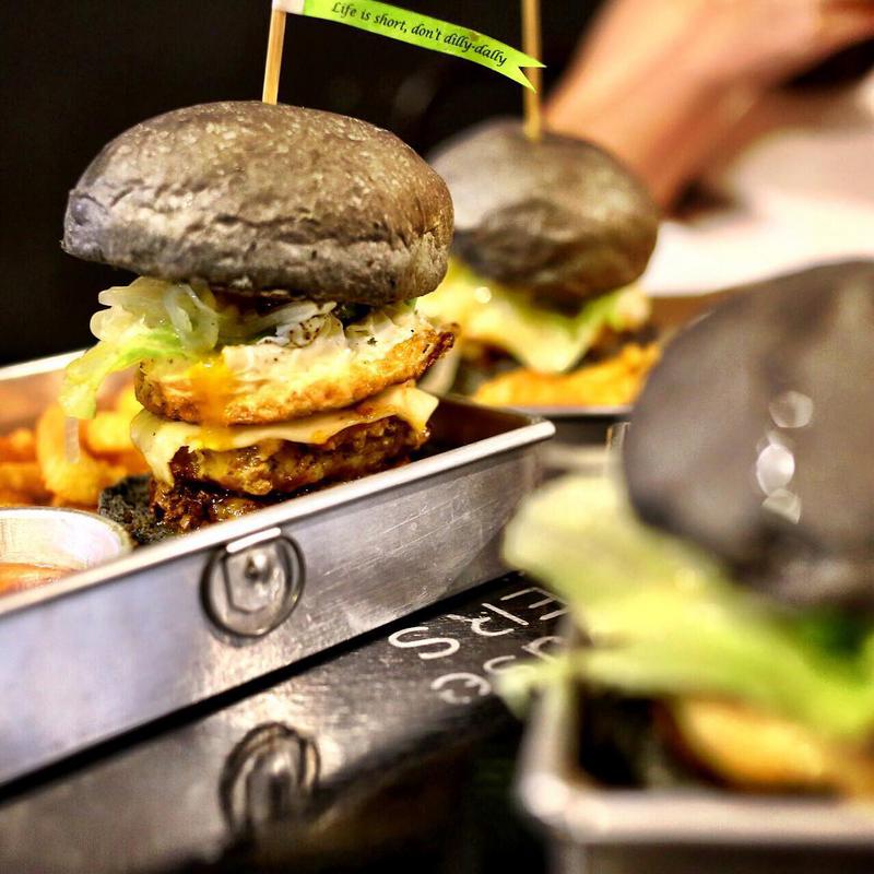 Black House Burger - Photo by @ndreyongnata