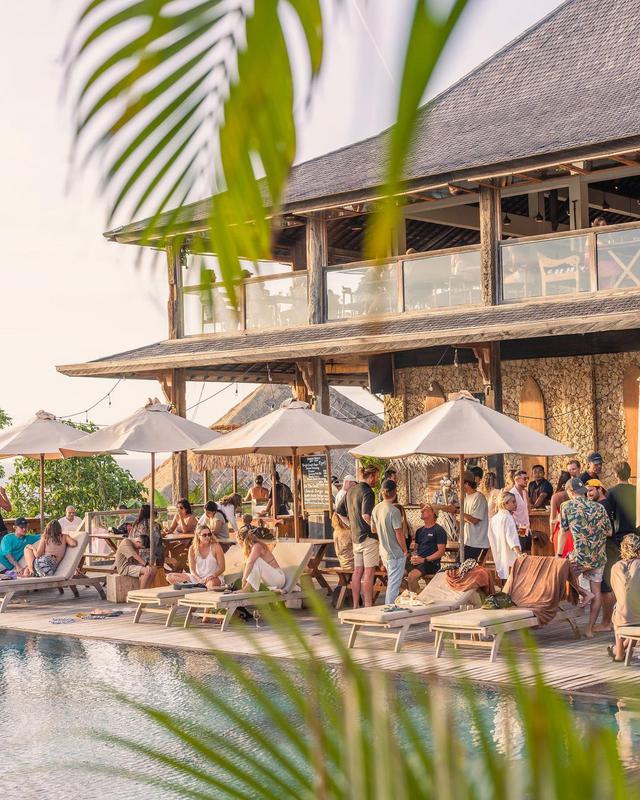 Mana Uluwatu Restaurant & Bar - Photo by @manauluwatu