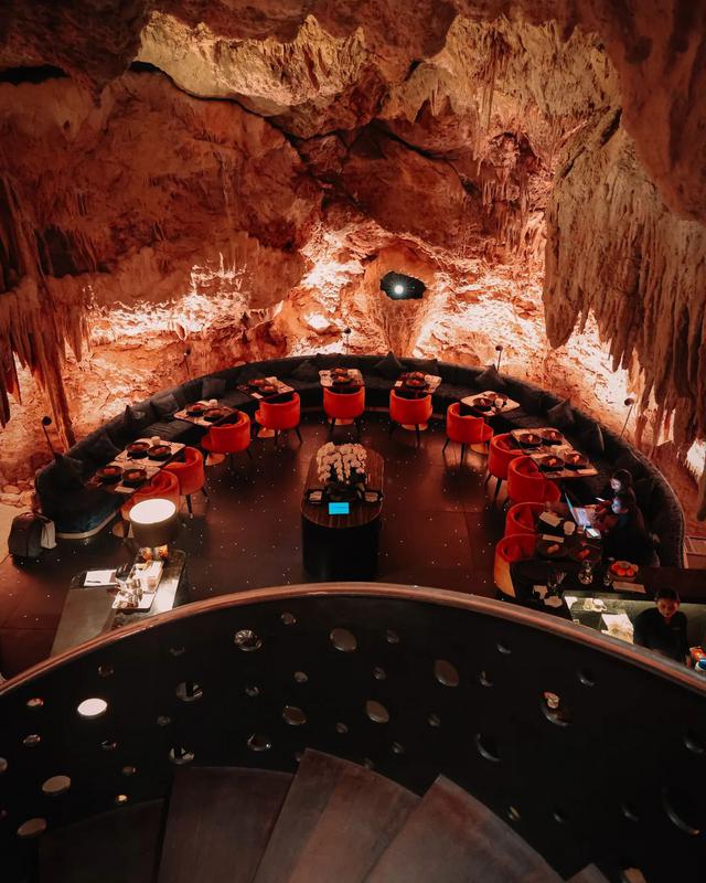 The Cave by Chef Ryan Clift at The Edge - Photo by @thecavebali