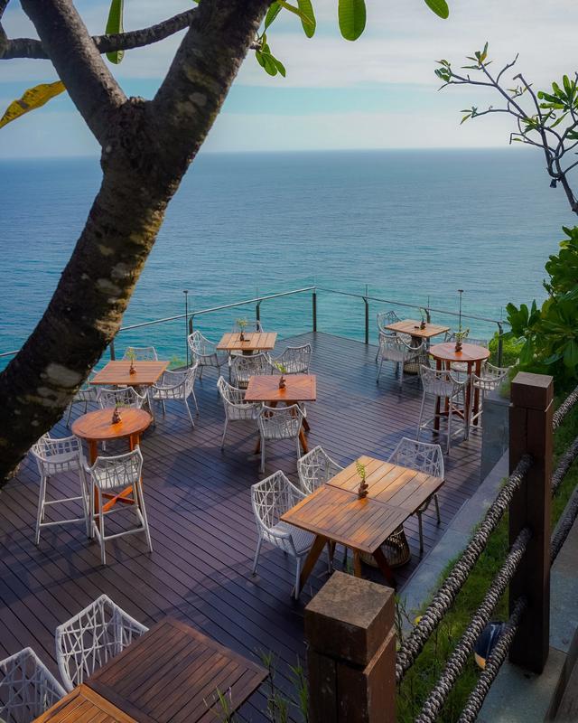 The Cliff Bar at Six Senses Uluwatu - Photo by @sixsensesuluwatu