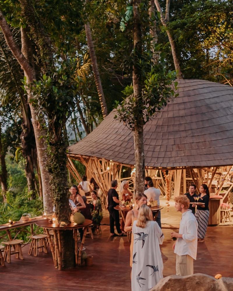 ELEVATOR Sunset Bar at Bambu Indah Resort - Photo by @bambuindah