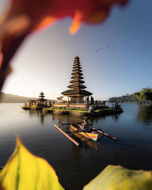 Ulun Danu Temple - Photo by @harry.travel