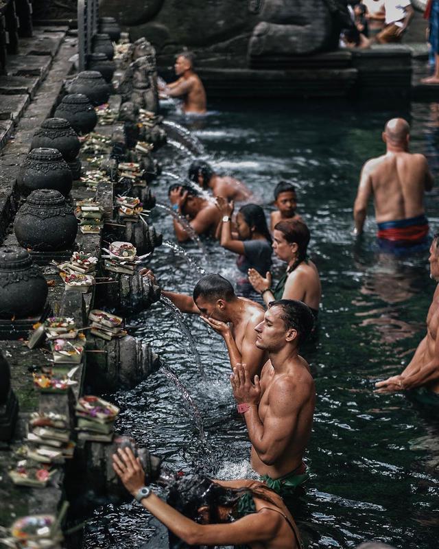 Taking The Sacred Bath At Tirta Empul - Photo by @anapaht