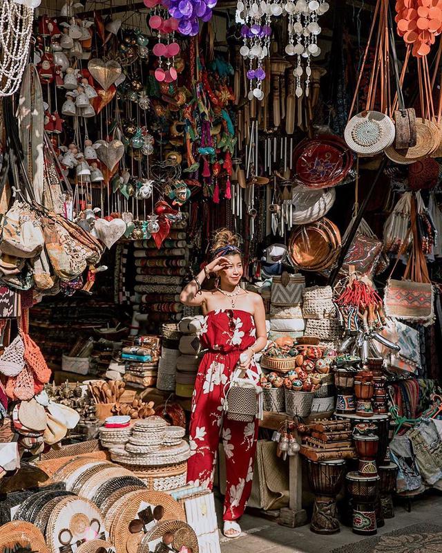 Shopping In Ubud Market - Photo by @sarah_hsiao