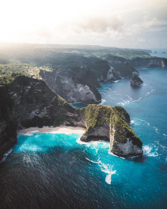 Explore The Island (Nusa Penida, Nusa Lembongan And Ceningan) - Photo by @ferditakesphotos