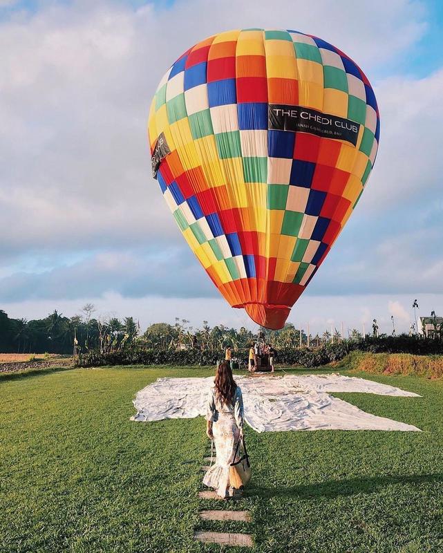 Take a ride on a hot air balloon and see spectacular views from above - Photo by @ellchintya
